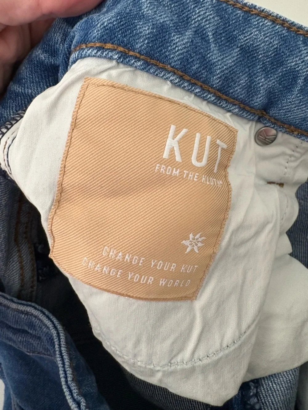 Kut from the Kloth - High Rise Jane Shorts - Size 8 - Picture 8 of 9